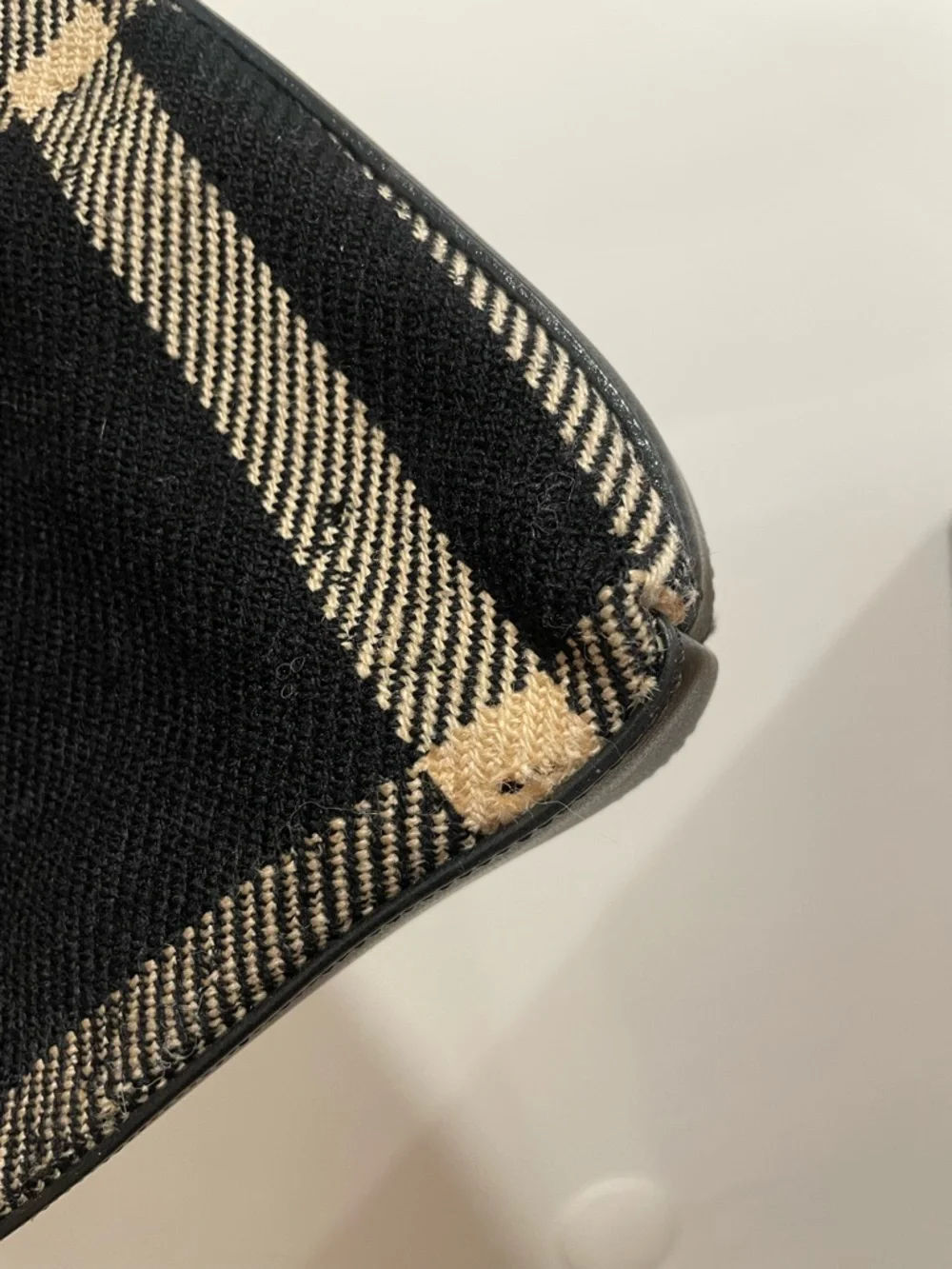 Authentic Vintage Wool Burberry Shoulder Bag - Picture 4 of 7